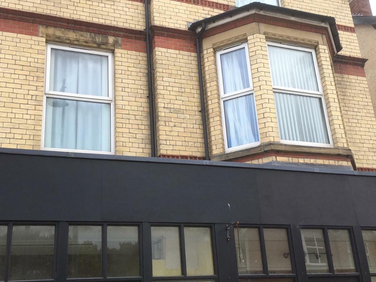 Flat 2 Opposite Travel Lodge Colwyn Bay Exterior foto